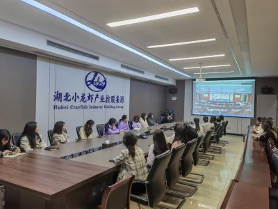 小龍蝦產(chǎn)業(yè)控股集團(tuán)組織參加農(nóng)發(fā)集團(tuán) 女性健康知識(shí)講座和普法講座
